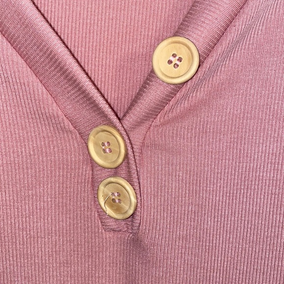 Flowy Mauve tank top with faux buttons - Picture 3 of 5